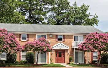 Crosswinds Apartments in Chesapeake, VA - Foto de edificio - Building Photo