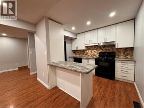 133 Sekura Crescent in Cambridge, ON - Building Photo - Building Photo