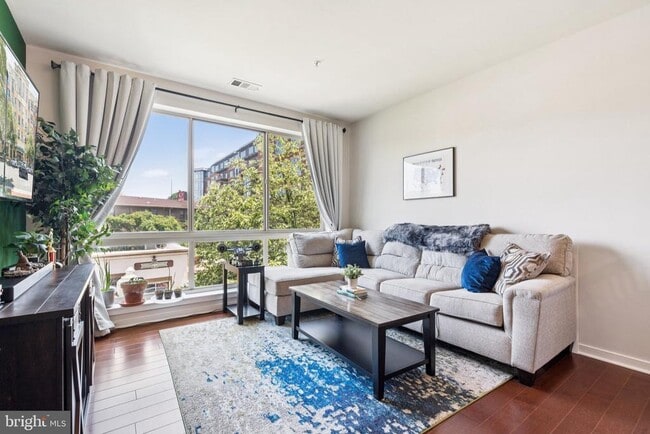 property at 2200 N Westmoreland St