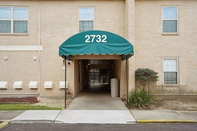 2732 Whitney Pl, Unit 209 in Metairie, LA - Building Photo - Building Photo