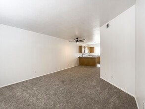 Santa Cruz Villas in Phoenix, AZ - Building Photo - Building Photo