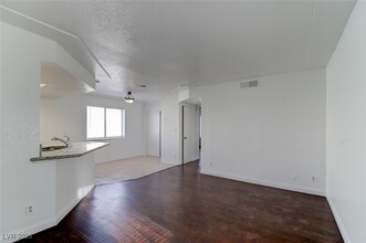 2120 Venus Ave in North Las Vegas, NV - Building Photo - Building Photo