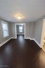 7410 Wentworth Ave in Cleveland, OH - Building Photo - Building Photo