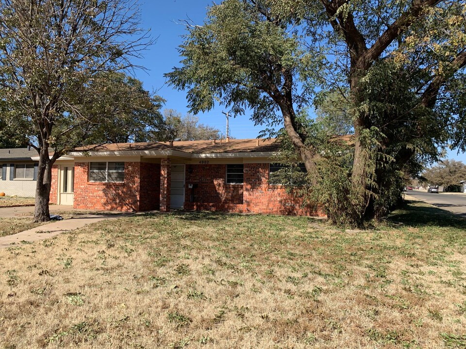 4902 43rd St in Lubbock, TX - Building Photo