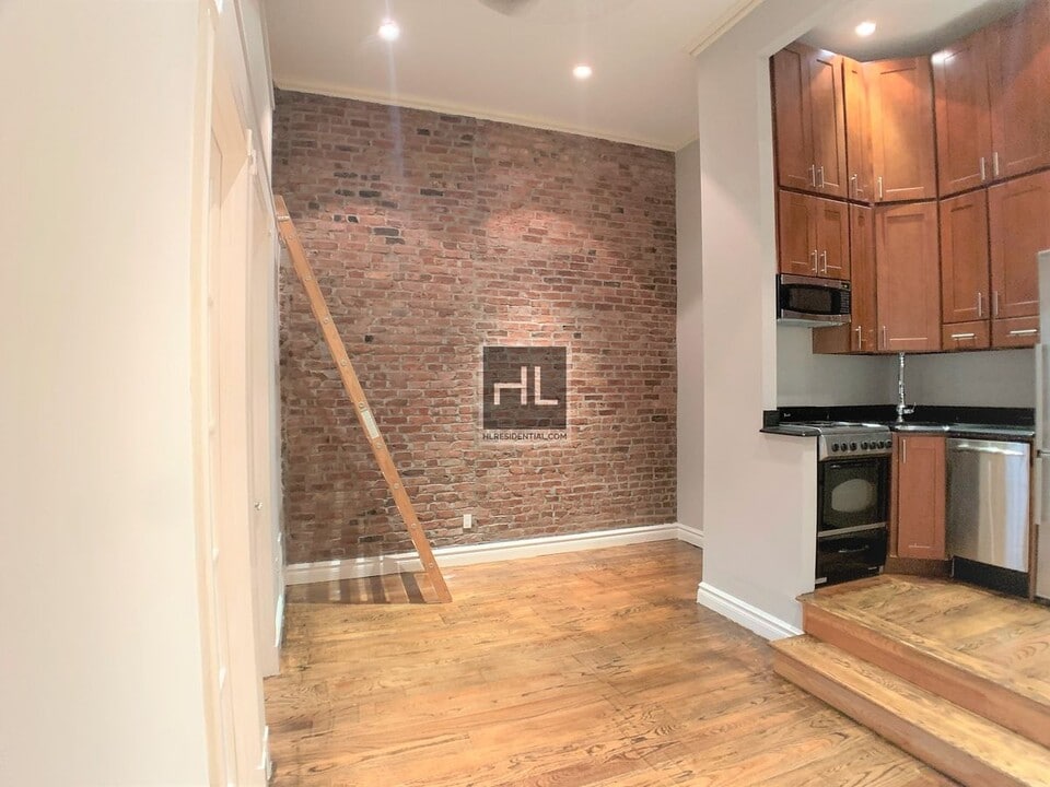 West 14th Street, Unit 2F in New York, NY - Building Photo