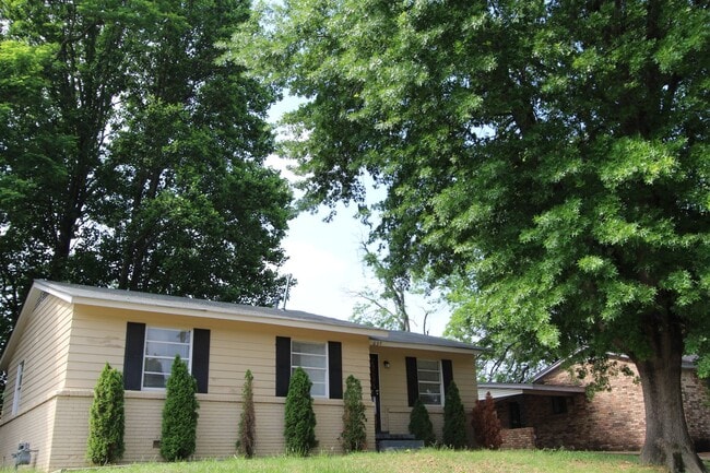 property at 637 Leacrest Ave