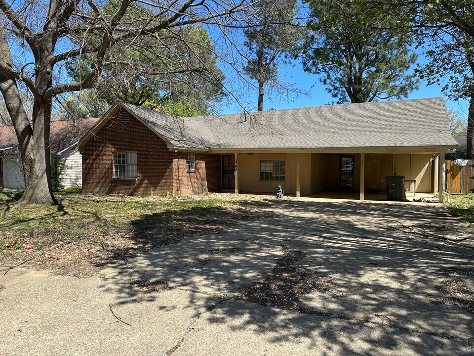 1390 Greenland Rd in Memphis, TN - Building Photo