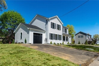 81 Cadora Ave in Warwick, RI - Building Photo - Building Photo