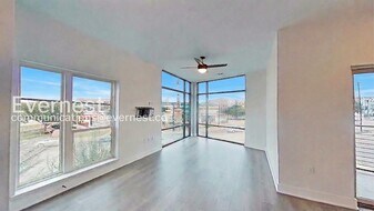 2220 Webberville Rd, Unit Apartment 205 in Austin, TX - Building Photo
