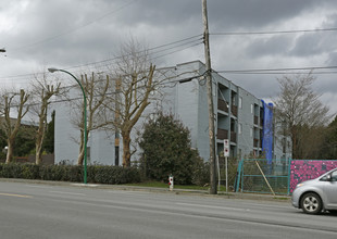 Kingsview in Burnaby, BC - Building Photo - Building Photo