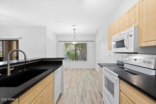 9600 N 96th St in Scottsdale, AZ - Building Photo
