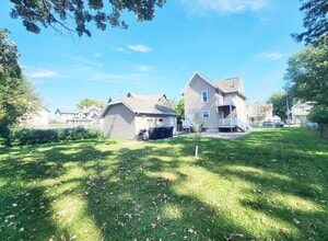 455 N Terrace St, Unit 200 in Janesville, WI - Foto de edificio - Building Photo