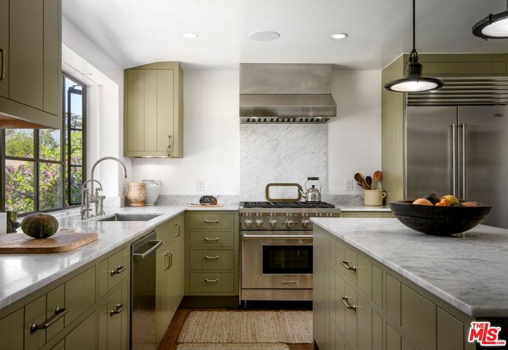 535 Barker Pass Rd in Montecito, CA - Foto de edificio