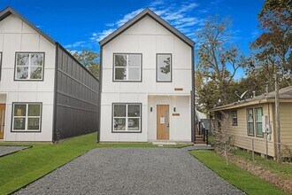 8205 Moon Beam St in Houston, TX - Building Photo - Building Photo