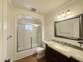 618 1/2 N Beachwood Dr in Los Angeles, CA - Building Photo - Building Photo