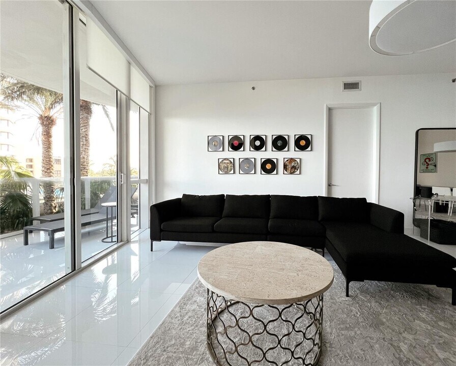 15811 Collins Ave, Unit 507 in North Miami Beach, FL - Building Photo
