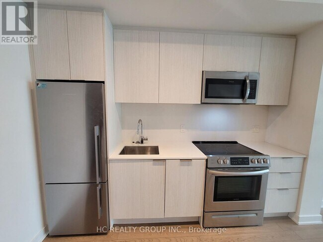 25 Richmond St E in Toronto, ON - Building Photo - Building Photo