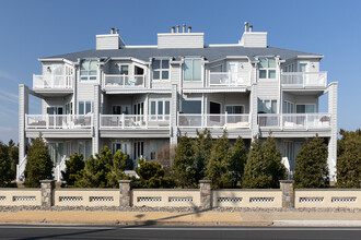 766 Ocean Ave in Sea Bright, NJ - Building Photo - Building Photo