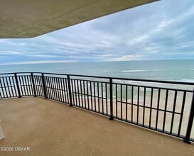 2555 S Atlantic Ave in Daytona Beach, FL - Foto de edificio - Building Photo