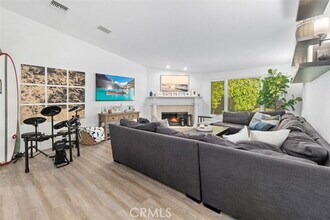 600 Cliff Dr in Newport Beach, CA - Building Photo - Building Photo