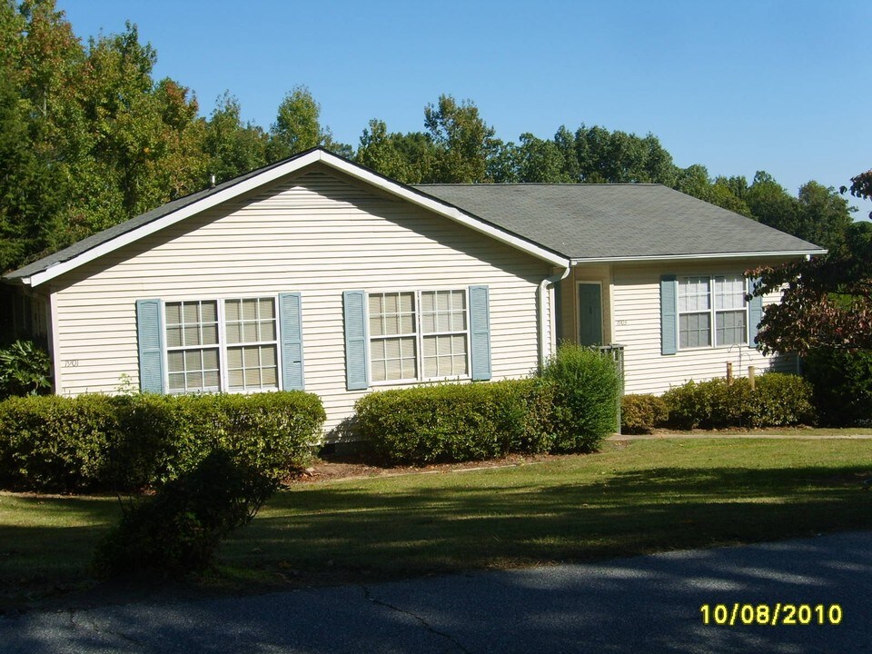 1901 Old Mountain Rd in Greenville, SC - Building Photo