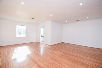 5666 Overbrook Ln in Houston, TX - Building Photo - Building Photo
