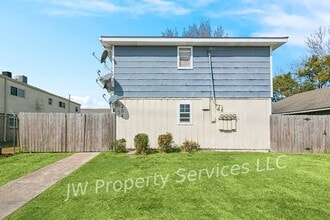 204 Wilker Neal Ave in River Ridge, LA - Foto de edificio - Building Photo