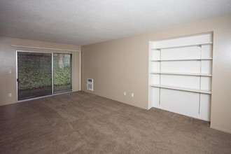 Hilldale Garden Apartments in Portland, OR - Building Photo - Interior Photo