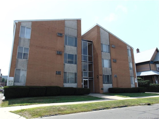 87 Meadow St-Unit -C3 in Bristol, CT - Building Photo - Building Photo