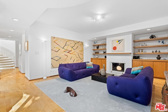 10045 Reevesbury Dr in Beverly Hills, CA - Building Photo - Building Photo