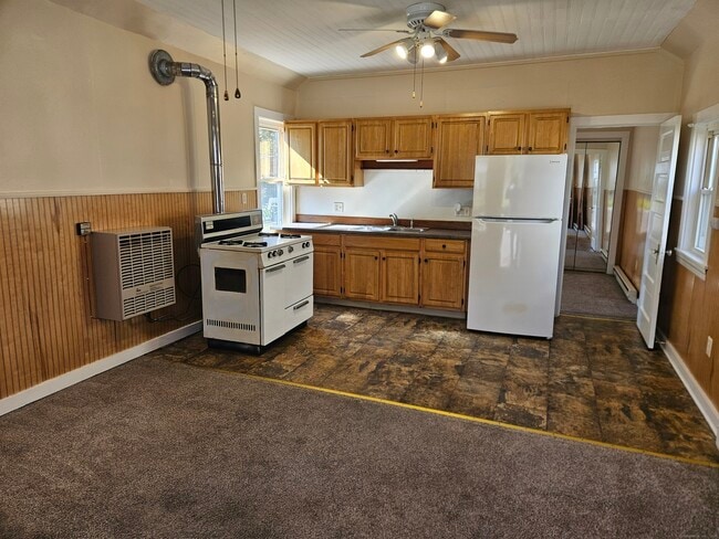 35 Salisbury Ave in Plainfield, CT - Building Photo - Building Photo