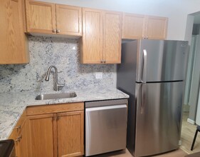 1700 Four Oaks Rd in St. Paul, MN - Building Photo - Building Photo