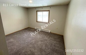 213 13th Ave E in Webster, SD - Building Photo - Building Photo