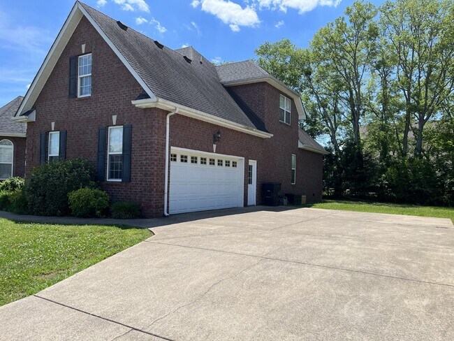 2710 United Dr in Murfreesboro, TN - Building Photo - Building Photo