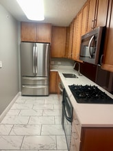 9655 Woods Dr in Skokie, IL - Building Photo - Building Photo