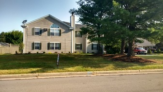 7456 Huntington Dr Apartments