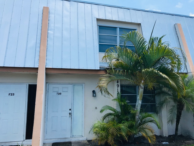 property at 4911 Catalina Dr