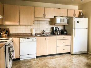 1015 Johnson St in Victoria, BC - Building Photo - Building Photo