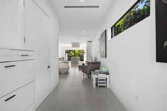 442 SW 15th Rd in Miami, FL - Building Photo - Building Photo