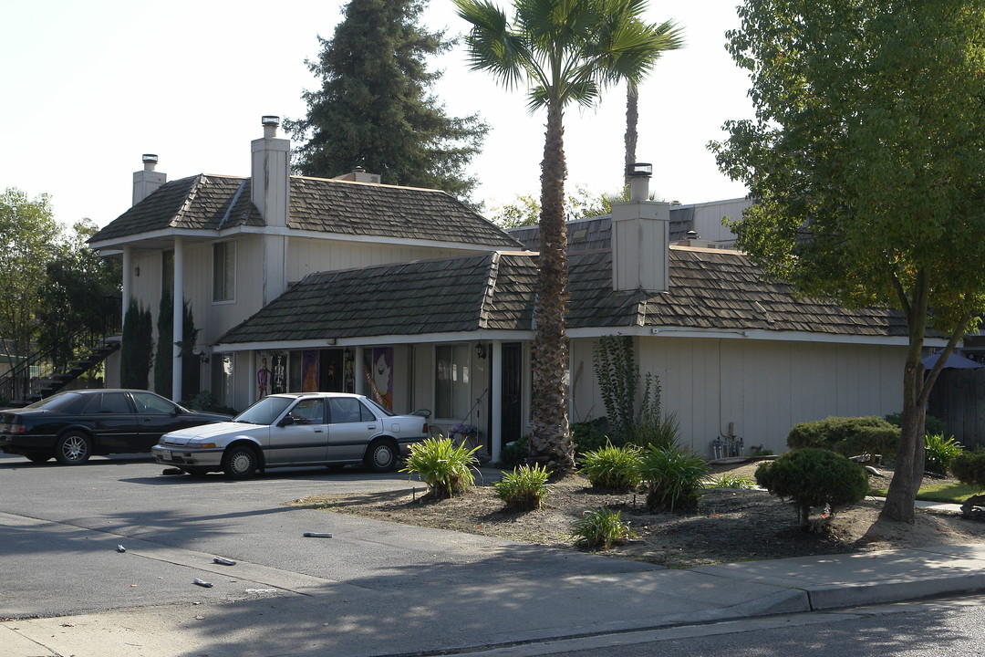 2860-2866 Secretariat Dr in Atwater, CA - Building Photo