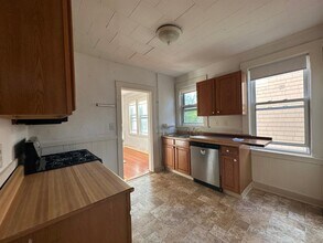 27 Durham St, Unit 2 in Somerville, MA - Building Photo - Building Photo