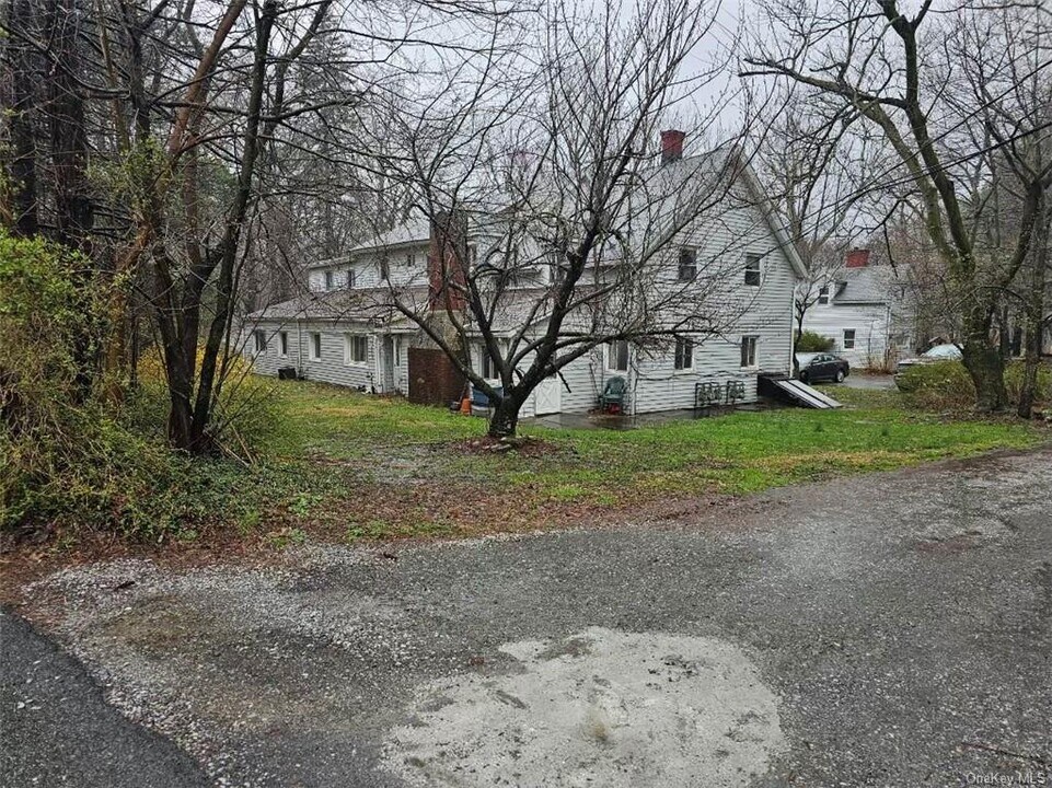 28 Idlewild Park Dr, Unit 2 in Cornwall On Hudson, NY - Building Photo
