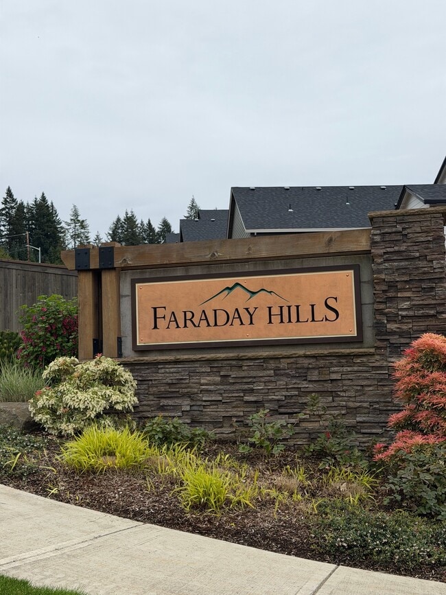 995 NE Wildwood Dr in Estacada, OR - Building Photo - Building Photo