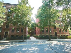 42 Linnaean St in Cambridge, MA - Foto de edificio - Building Photo