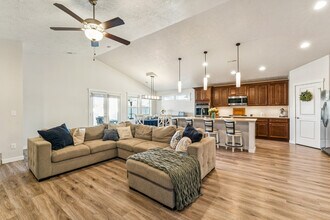 4233 N Price Ave in Meridian, ID - Building Photo - Building Photo