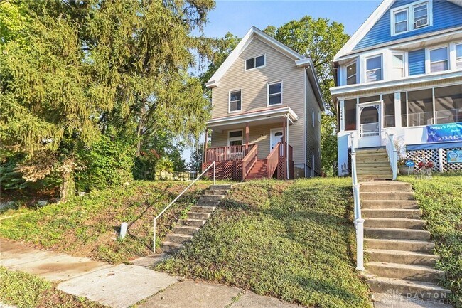 1958 Fairfax Ave in Cincinnati, OH - Foto de edificio - Building Photo