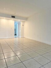 4205 N University Dr, Unit 111 in Sunrise, FL - Foto de edificio - Building Photo