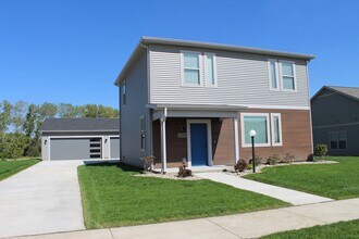 2324 Lovie Ln in Champaign, IL - Building Photo - Building Photo