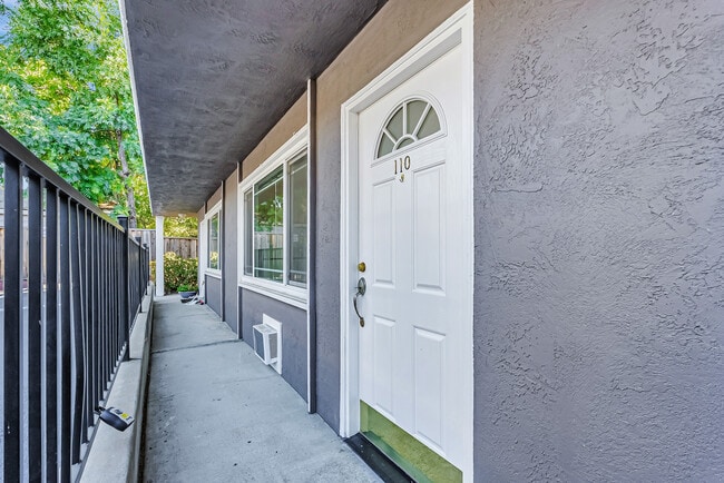 Newly Remodeled 1 Bed/1 Bath