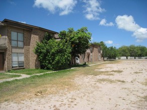 Laguna View in Laguna Vista, TX - Foto de edificio - Building Photo